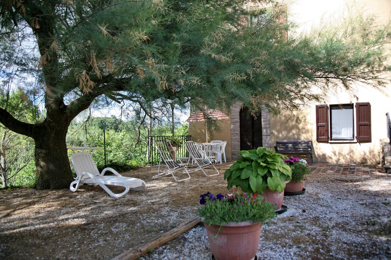 גוביו Agriturismo Villa Mozart Nel Verde מראה חיצוני תמונה