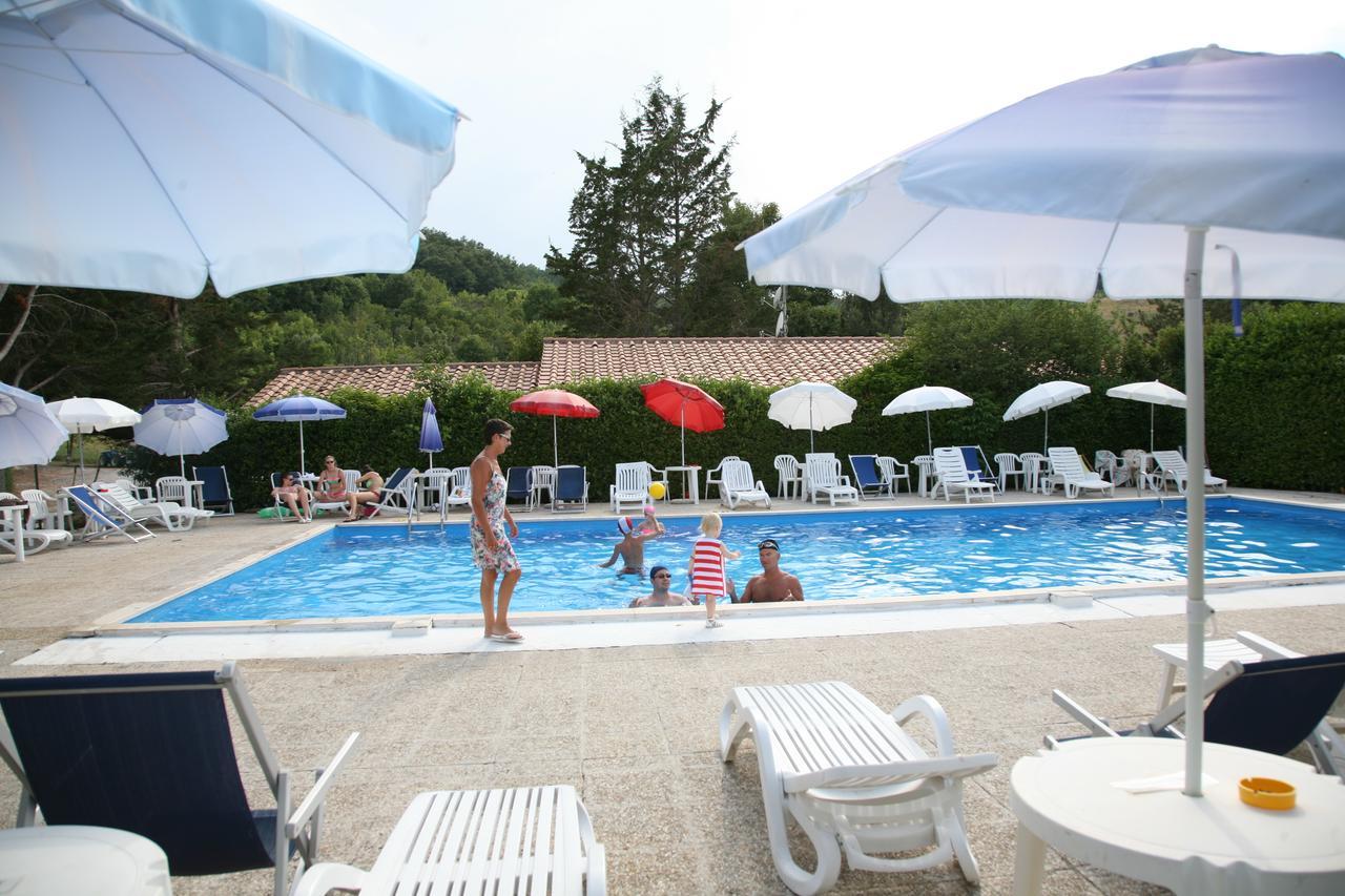 גוביו Agriturismo Villa Mozart Nel Verde מראה חיצוני תמונה