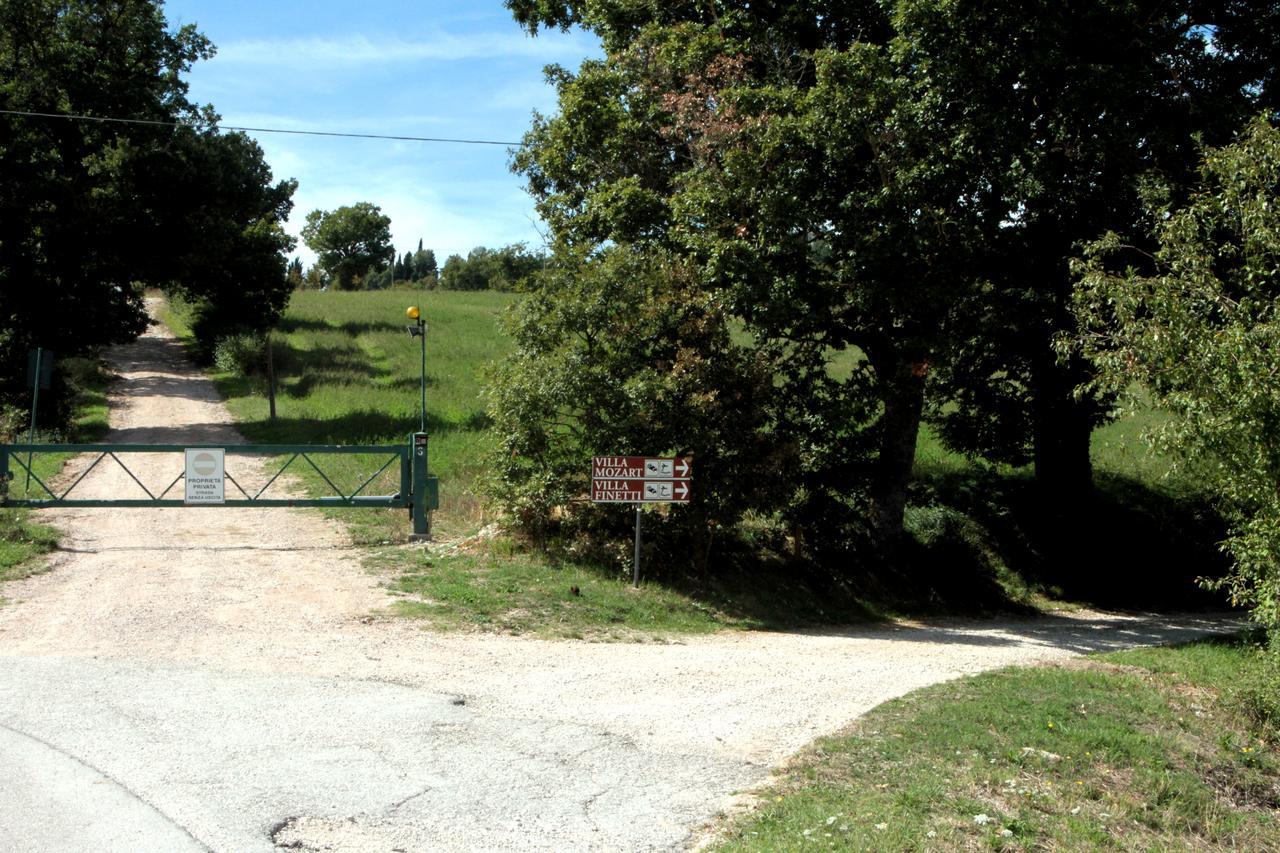 גוביו Agriturismo Villa Mozart Nel Verde מראה חיצוני תמונה