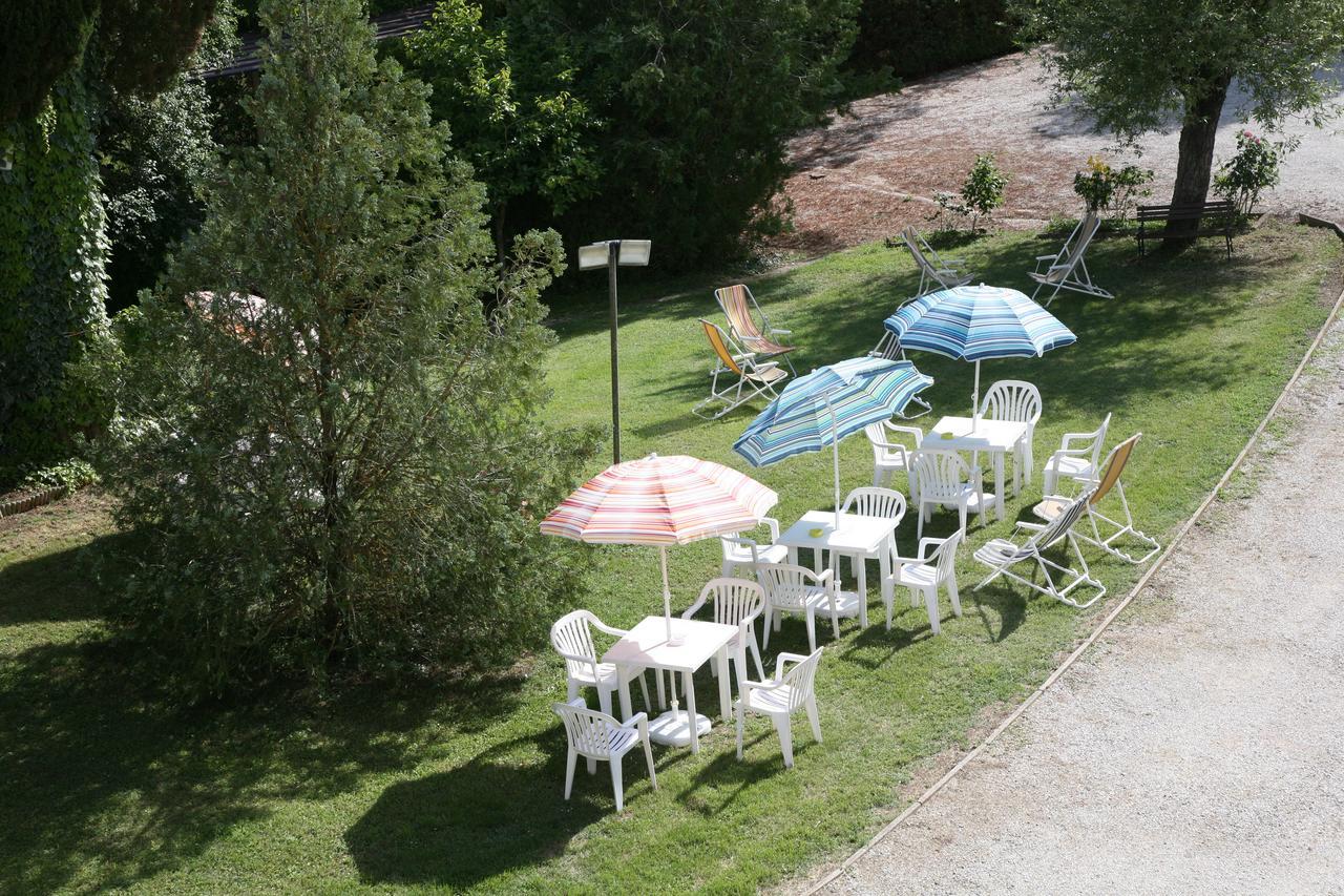 גוביו Agriturismo Villa Mozart Nel Verde מראה חיצוני תמונה