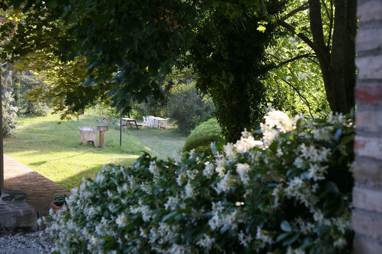 גוביו Agriturismo Villa Mozart Nel Verde מראה חיצוני תמונה