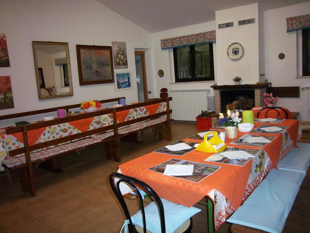 גוביו Agriturismo Villa Mozart Nel Verde מראה חיצוני תמונה