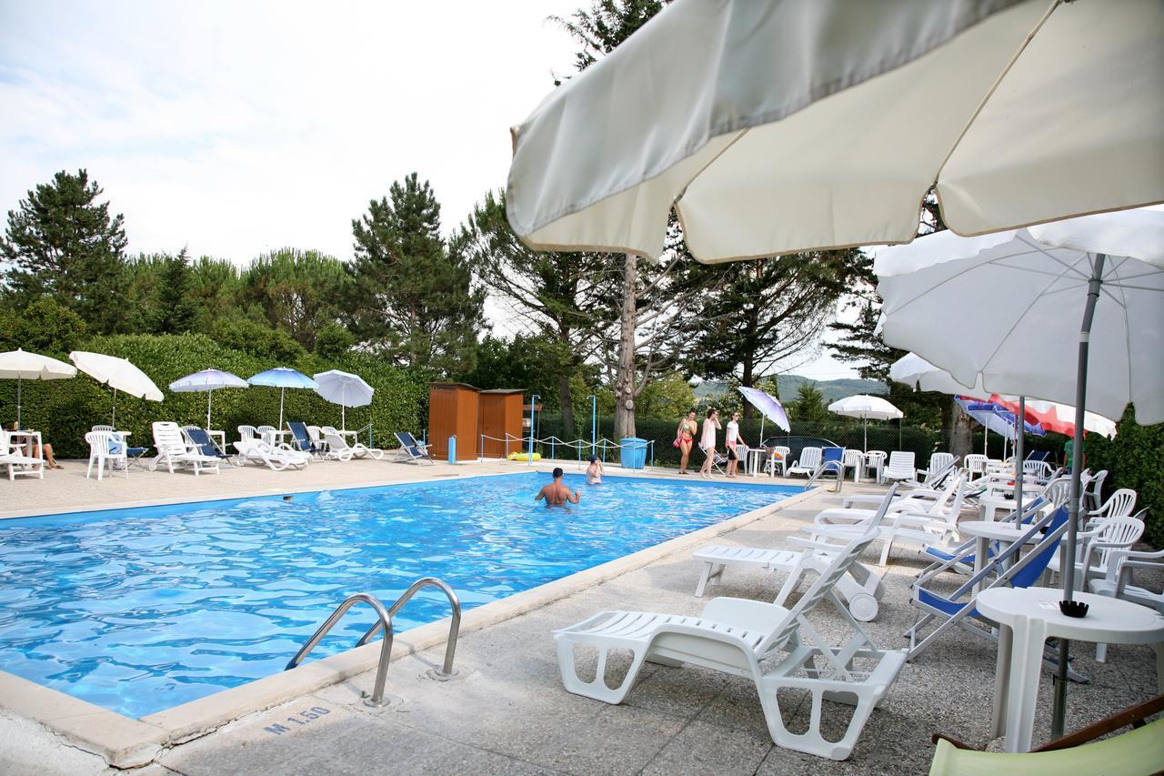 גוביו Agriturismo Villa Mozart Nel Verde מראה חיצוני תמונה