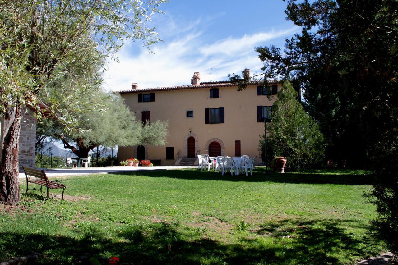 גוביו Agriturismo Villa Mozart Nel Verde מראה חיצוני תמונה