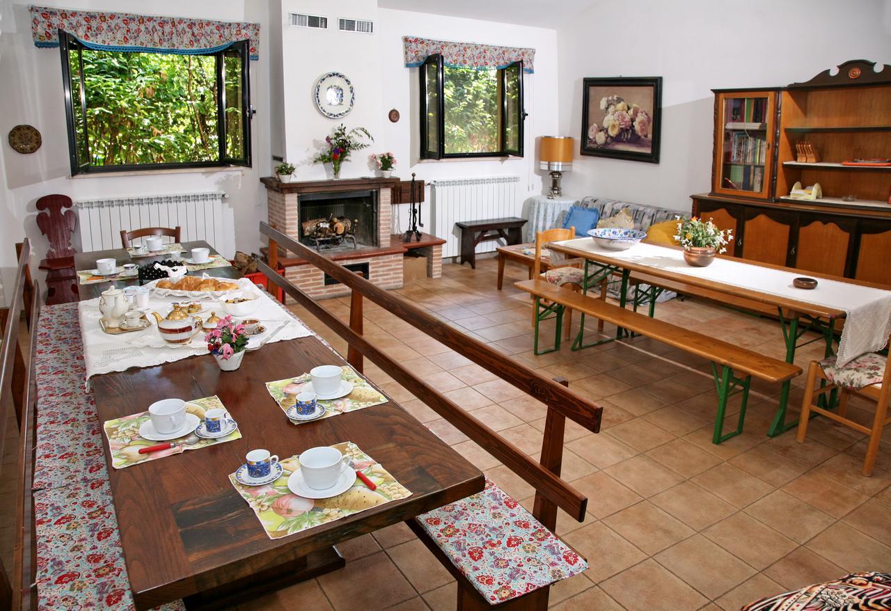 גוביו Agriturismo Villa Mozart Nel Verde מראה חיצוני תמונה