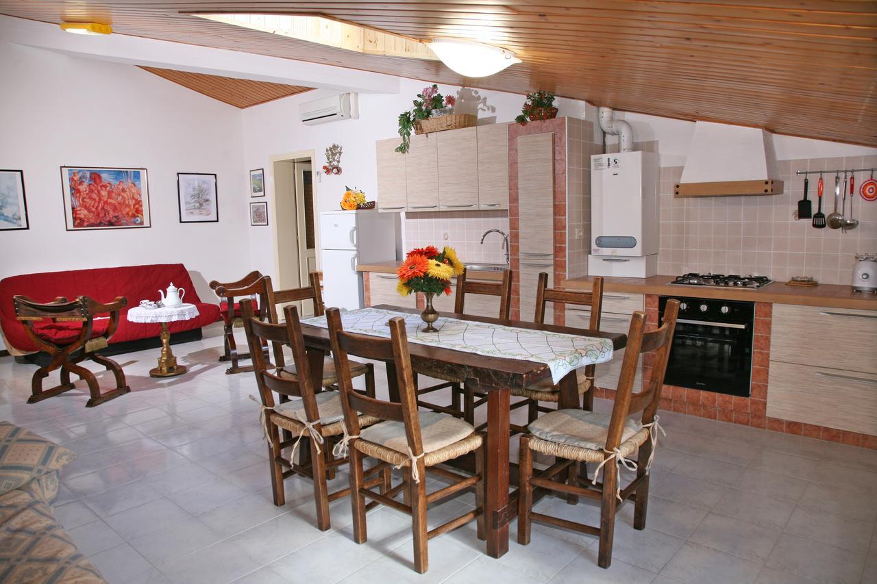 גוביו Agriturismo Villa Mozart Nel Verde מראה חיצוני תמונה