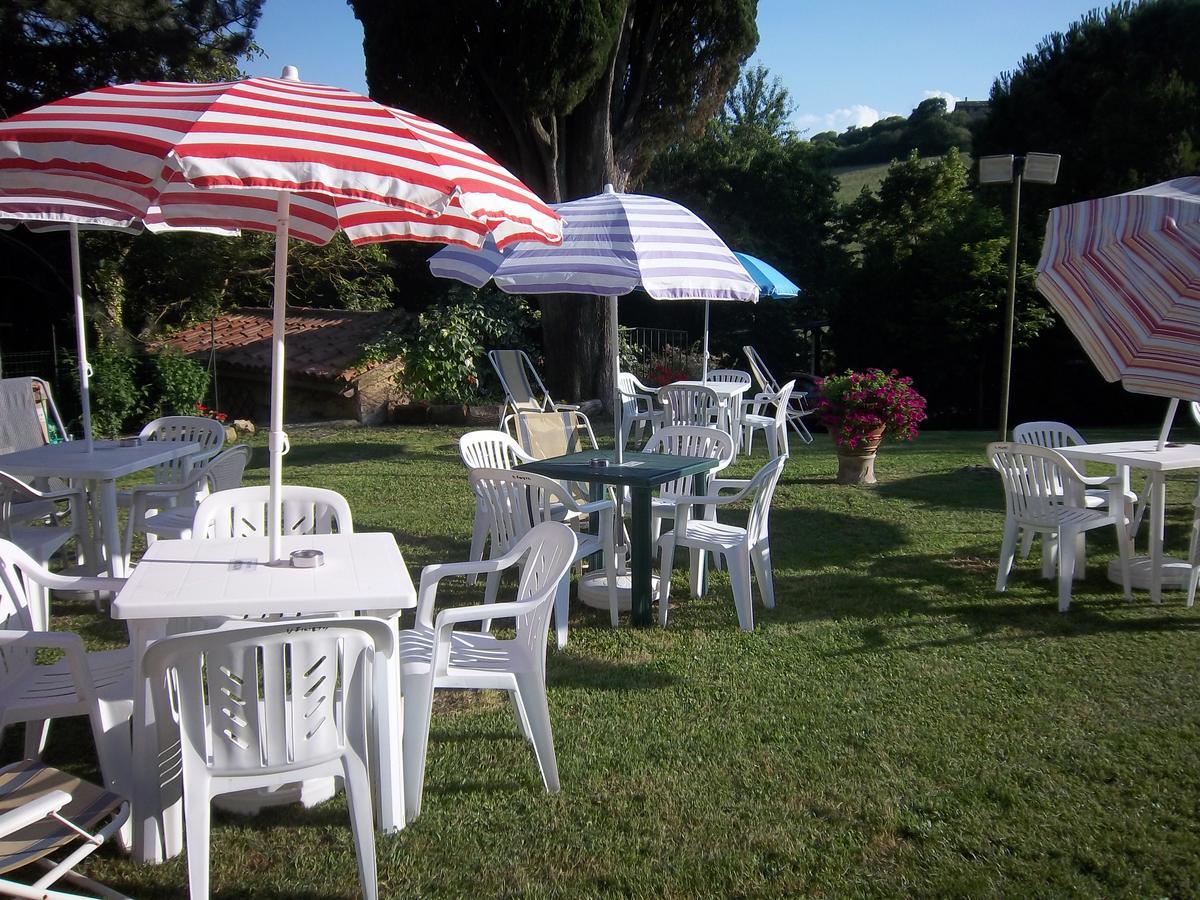 גוביו Agriturismo Villa Mozart Nel Verde מראה חיצוני תמונה