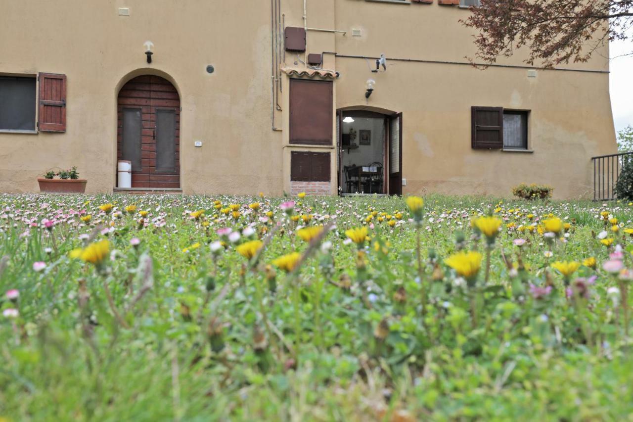 גוביו Agriturismo Villa Mozart Nel Verde מראה חיצוני תמונה