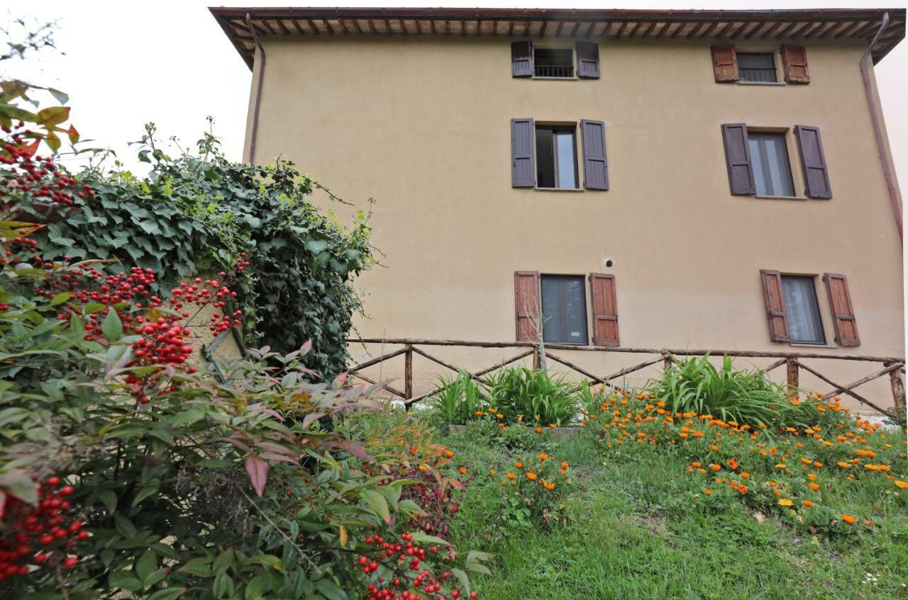גוביו Agriturismo Villa Mozart Nel Verde מראה חיצוני תמונה