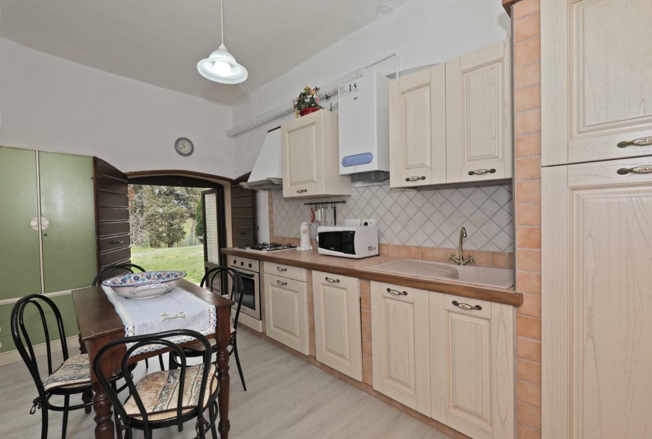 גוביו Agriturismo Villa Mozart Nel Verde מראה חיצוני תמונה